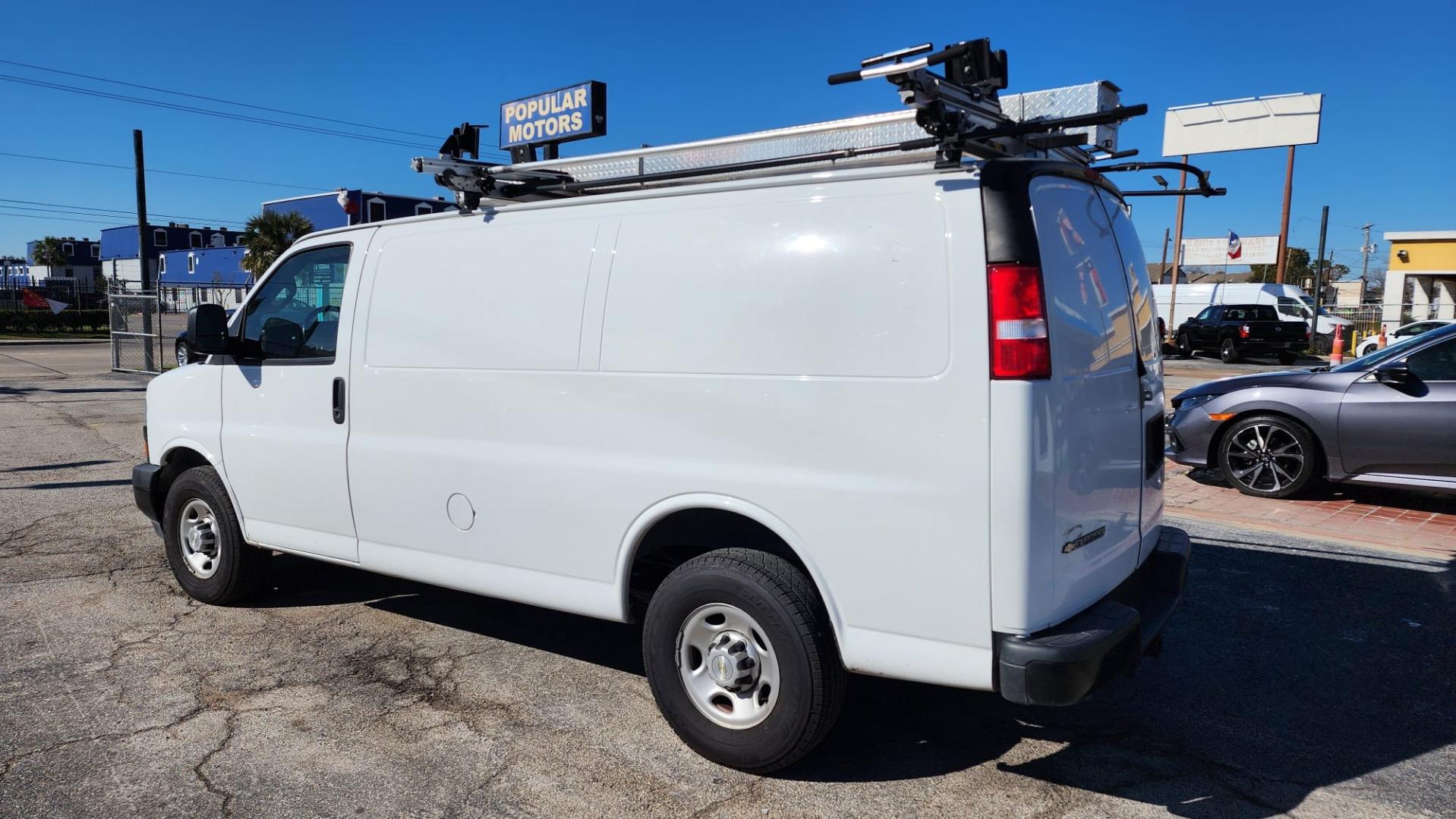 2020 White Chevrolet Express 3500 Cargo (1GCZGGFG7L1) with an 6.0L V8 OHV 16V FFV engine, 6A transmission, located at 1842 Wirt Road, Houston, TX, 77055, (713) 973-3903, 29.805330, -95.484787 - Photo#2